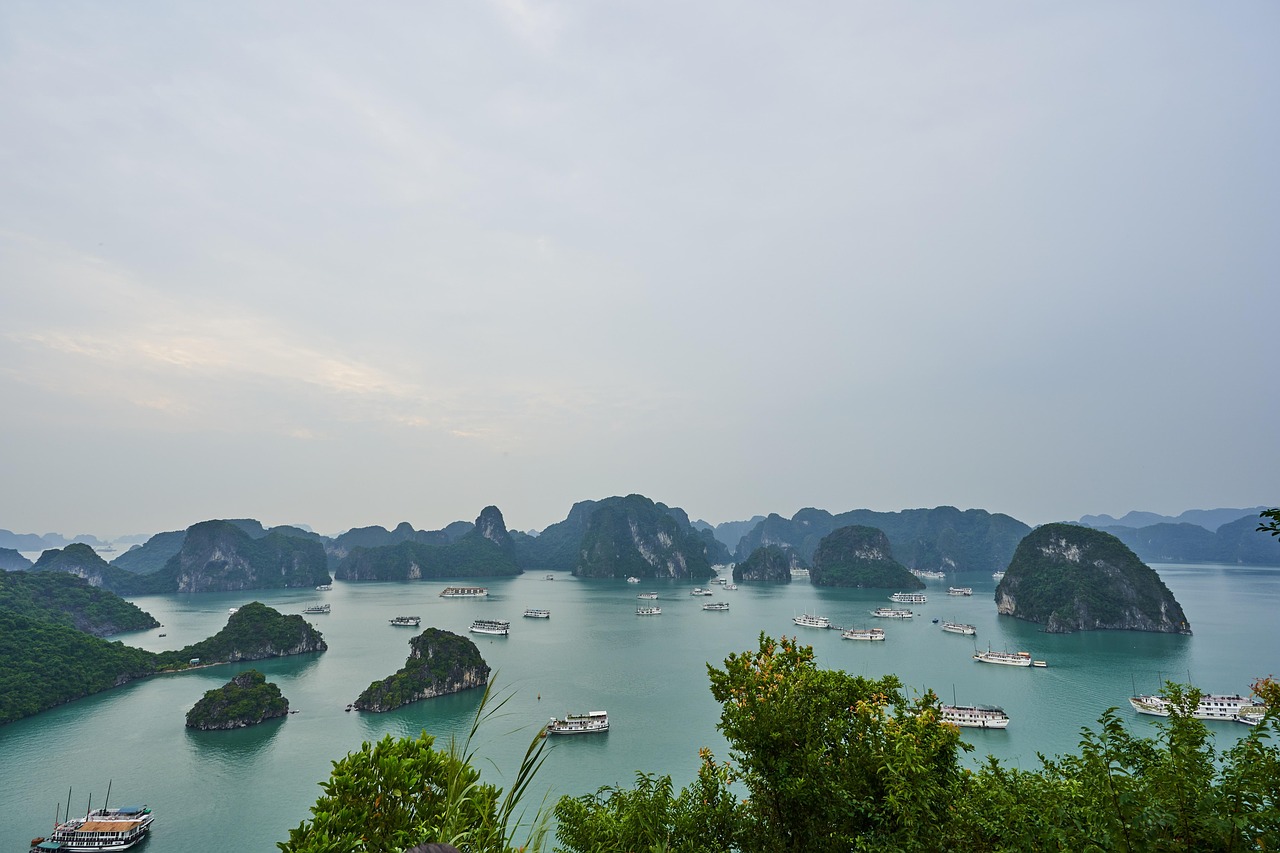 3° giorno: HANOI - HALONG - BAIA DI LAN HA 